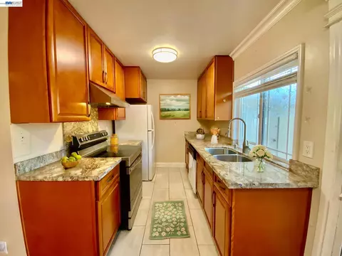 Kitchen - 92 Hemlock Ln, Milpitas, CA 95035 photo 1 of 2