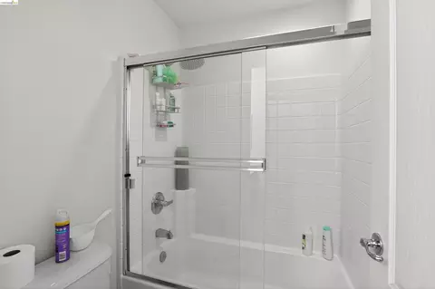 Bath - 1221 Andrea Way, Vallejo, CA 94591 photo 4 of 5