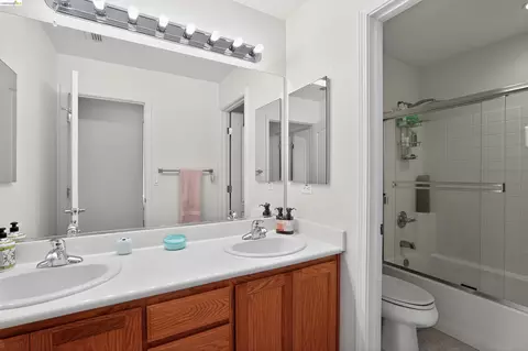 Bath - 1221 Andrea Way, Vallejo, CA 94591 photo 5 of 5