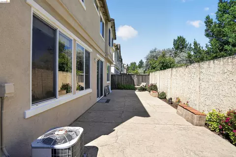 Exterior - 1221 Andrea Way, Vallejo, CA 94591 photo 4 of 5