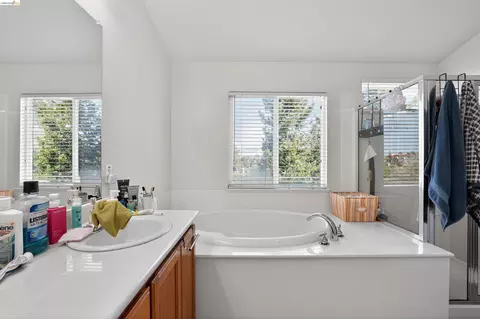 Bath - 1221 Andrea Way, Vallejo, CA 94591 photo 3 of 5