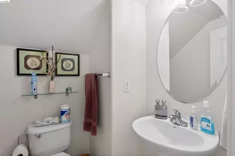 Bath - 1221 Andrea Way, Vallejo, CA 94591 photo 1 of 5
