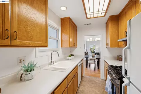 Kitchen - 3287 Briggs Ave, Alameda, CA 94501 photo 2 of 3