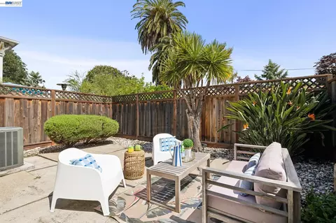 Exterior - 3287 Briggs Ave, Alameda, CA 94501 photo 3 of 12