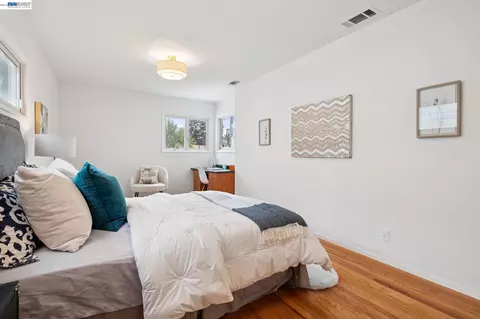 Bedroom - 3287 Briggs Ave, Alameda, CA 94501 photo 1 of 6