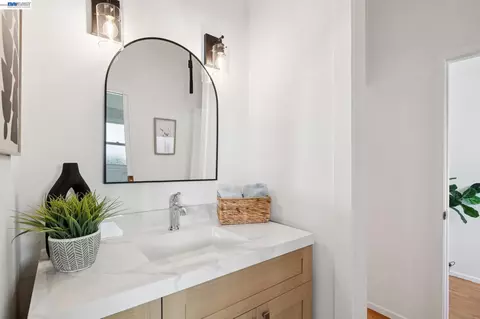 Bath - 3287 Briggs Ave, Alameda, CA 94501 photo 4 of 5