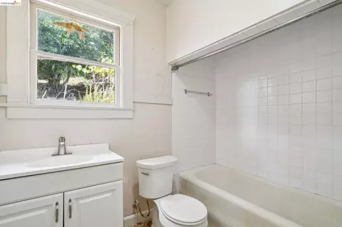 Bath - 2605 Hilgard Ave, Berkeley, CA 94709 photo 1 of 3