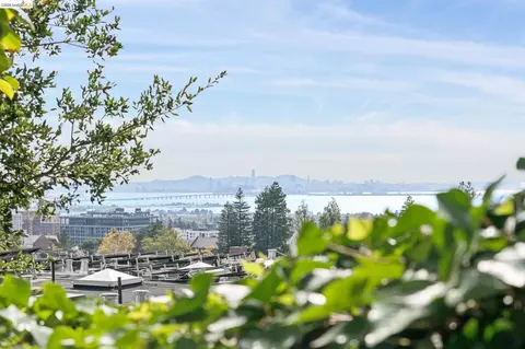 View/Area - 2605 Hilgard Ave, Berkeley, CA 94709 photo 16 of 18