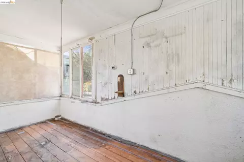 Exterior - 2605 Hilgard Ave, Berkeley, CA 94709 photo 5 of 12