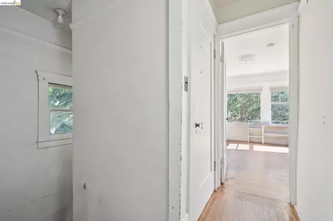 Entry Way - 2605 Hilgard Ave, Berkeley, CA 94709 photo 6 of 7