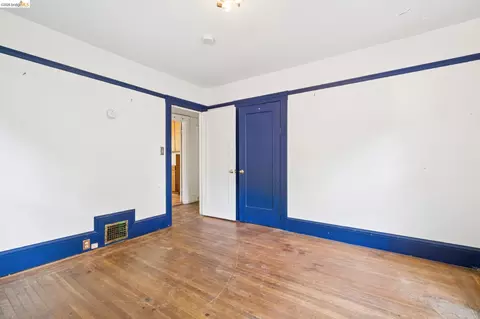 Bedroom - 2605 Hilgard Ave, Berkeley, CA 94709 photo 4 of 6