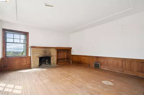 Living - 2605 Hilgard Ave, Berkeley, CA 94709 photo 3 of 8