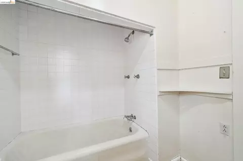 Bath - 2605 Hilgard Ave, Berkeley, CA 94709 photo 2 of 3