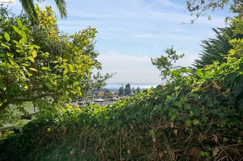 View/Area - 2605 Hilgard Ave, Berkeley, CA 94709 photo 15 of 18