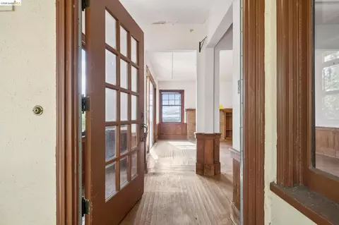 Entry Way - 2605 Hilgard Ave, Berkeley, CA 94709 photo 1 of 7