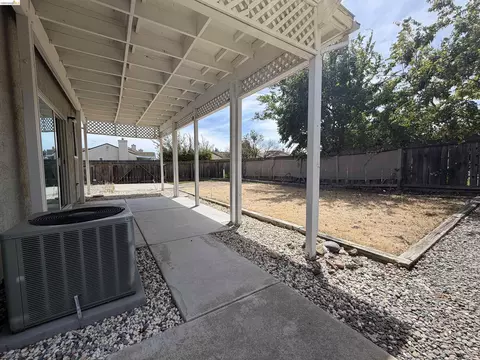 Exterior - 336 Lakespring Pl, Oakley, CA 94561 photo 2 of 6