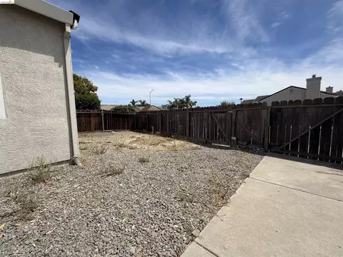 Exterior - 336 Lakespring Pl, Oakley, CA 94561 photo 4 of 6