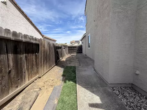 Exterior - 336 Lakespring Pl, Oakley, CA 94561 photo 3 of 6
