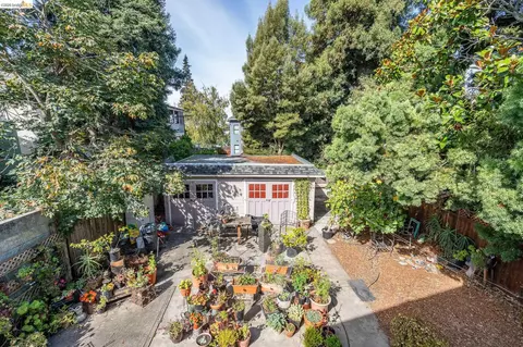 Exterior - 3048 Halcyon Ct, Berkeley, CA 94705 photo 2 of 7
