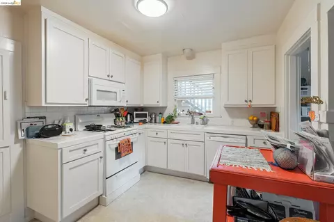 Kitchen - 3048 Halcyon Ct, Berkeley, CA 94705 photo 3 of 3