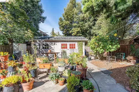 Exterior - 3048 Halcyon Ct, Berkeley, CA 94705 photo 5 of 7