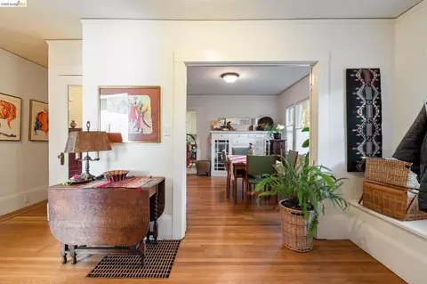 Entry Way - 3048 Halcyon Ct, Berkeley, CA 94705 photo 2 of 3