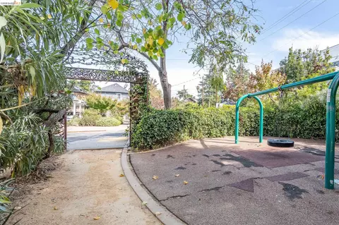 Exterior - 3048 Halcyon Ct, Berkeley, CA 94705 photo 7 of 7