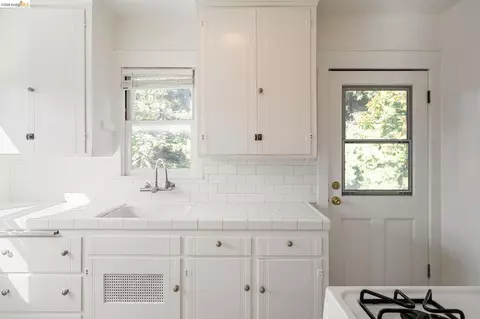 Kitchen - 3048 Halcyon Ct, Berkeley, CA 94705 photo 1 of 3