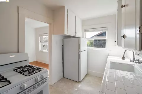 Kitchen - 3048 Halcyon Ct, Berkeley, CA 94705 photo 2 of 3