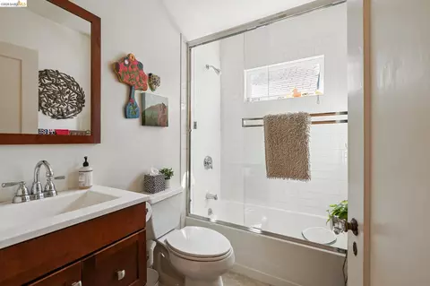 Bath - 3048 Halcyon Ct, Berkeley, CA 94705 photo 2 of 2