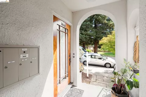 Entry Way - 3048 Halcyon Ct, Berkeley, CA 94705 photo 1 of 3