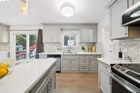 Kitchen - 2121 166th Ave, San Leandro, CA 94578 photo 8 of 10