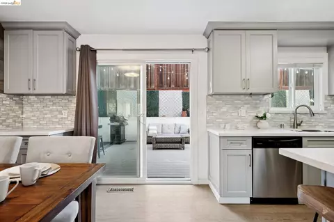 Kitchen - 2121 166th Ave, San Leandro, CA 94578 photo 9 of 10