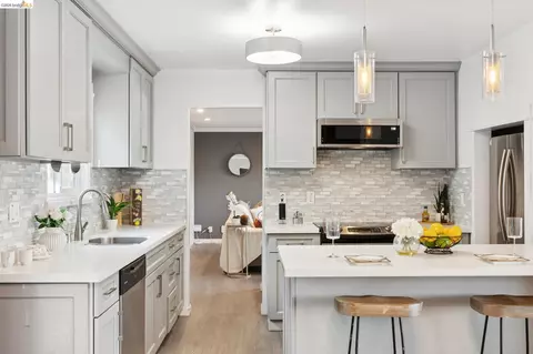 Kitchen - 2121 166th Ave, San Leandro, CA 94578 photo 3 of 10
