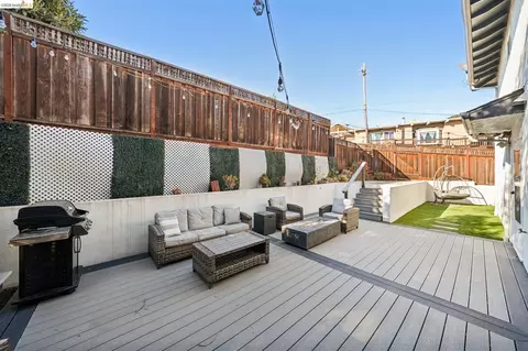 Exterior - 2121 166th Ave, San Leandro, CA 94578 photo 4 of 8
