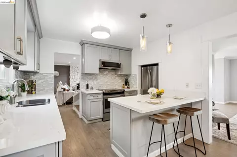 Kitchen - 2121 166th Ave, San Leandro, CA 94578 photo 7 of 10