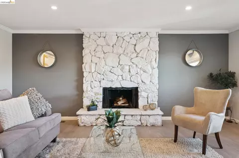 Living - 2121 166th Ave, San Leandro, CA 94578 photo 14 of 16