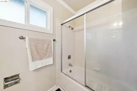 Bath - 2121 166th Ave, San Leandro, CA 94578 photo 5 of 7