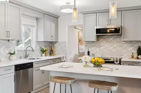 Kitchen - 2121 166th Ave, San Leandro, CA 94578 photo 2 of 10