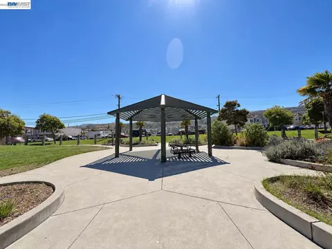 Exterior - 38 Kelloch Ave, San Francisco, CA 94134 photo 6 of 7