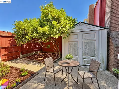 Exterior - 38 Kelloch Ave, San Francisco, CA 94134 photo 5 of 7