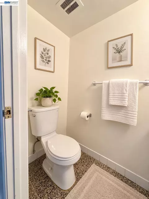 Bath - 38 Kelloch Ave, San Francisco, CA 94134 photo 2 of 4