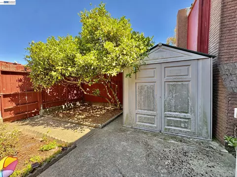 Exterior - 38 Kelloch Ave, San Francisco, CA 94134 photo 4 of 7
