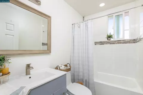 Bath - 37258 Locust St, Newark, CA 94560 photo 1 of 2