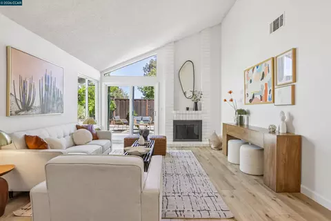 Living - 4893 Shadowfalls Dr, Martinez, CA 94553 photo 3 of 3