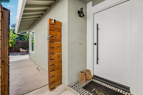 Entry Way - 4893 Shadowfalls Dr, Martinez, CA 94553 photo 1 of 2