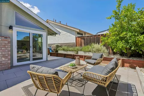 Exterior - 4893 Shadowfalls Dr, Martinez, CA 94553 photo 8 of 15