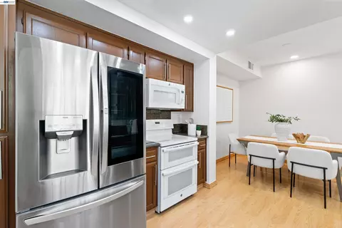 Kitchen - 7722 Chantilly Dr, Dublin, CA 94568 photo 5 of 6