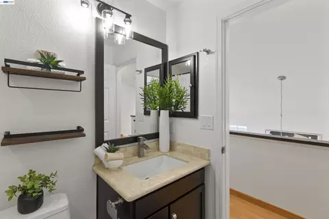 Bath - 7722 Chantilly Dr, Dublin, CA 94568 photo 3 of 6