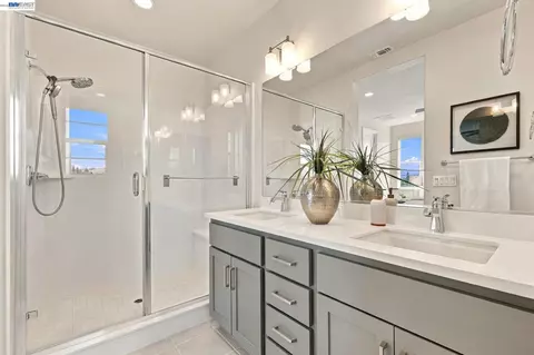 Bath - 37508 Zephyr Ter, Fremont, CA 94536 photo 3 of 5